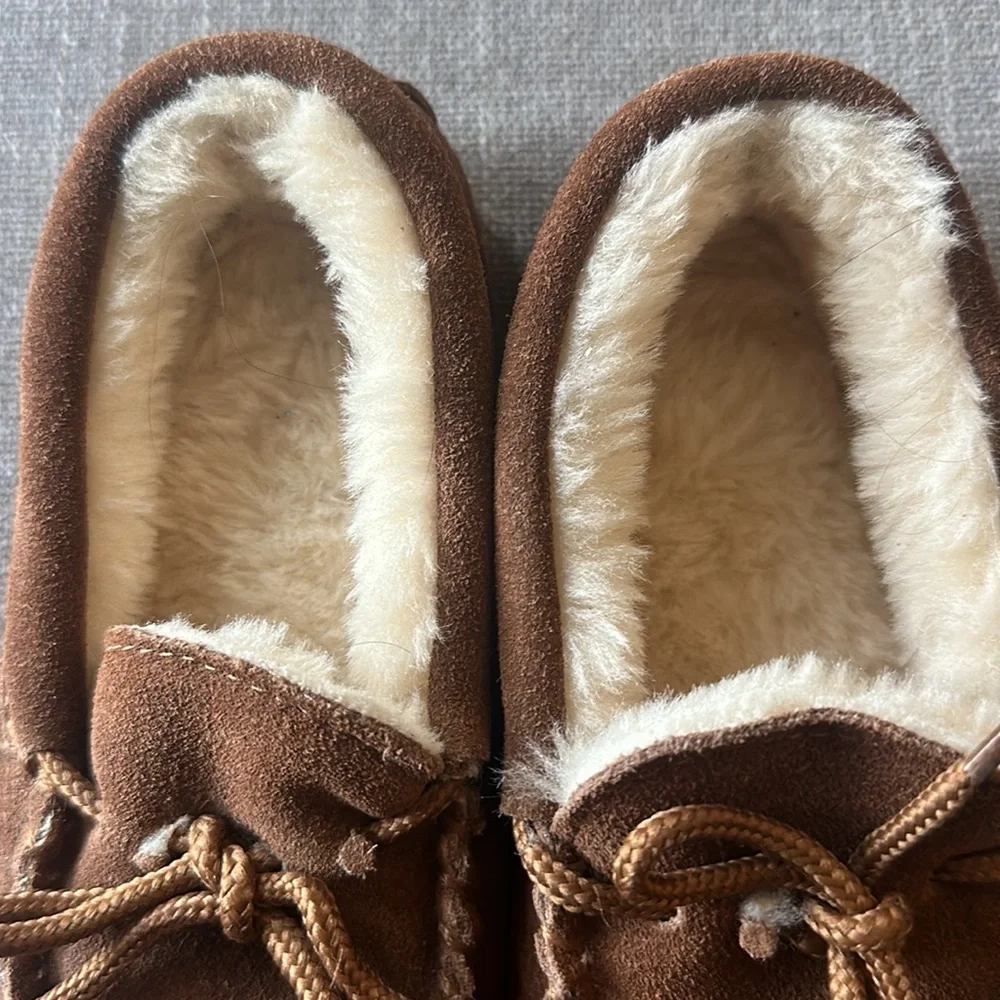 Lamo Youth Brown Suede Faux Sherpa Lined Moccasin Slippers Size 12